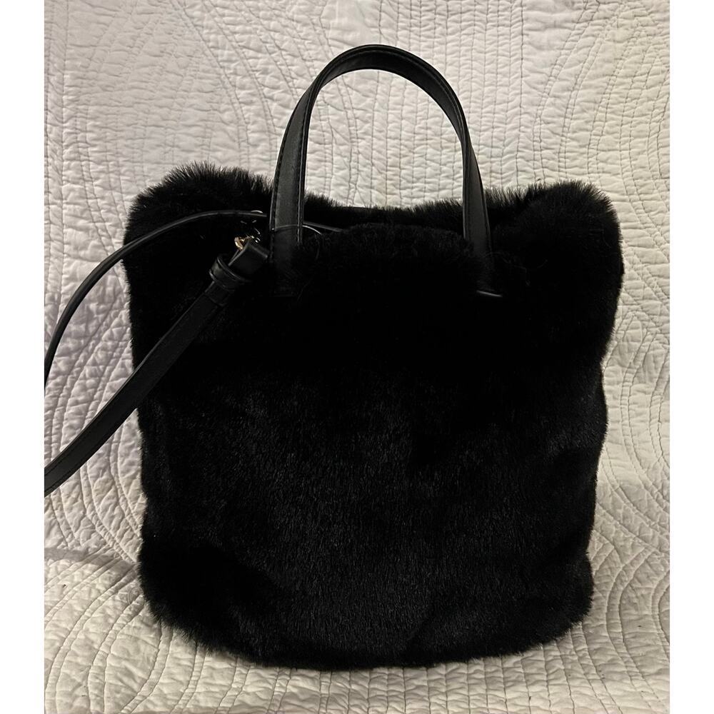 Expressions NYC Black
Crossbody Bag
Faux fur
Brand new
